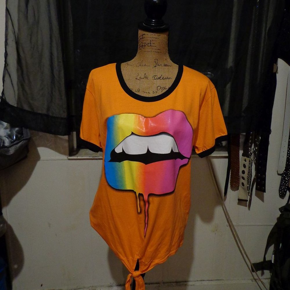 NWOT vintage Orange Rainbow lips Short-sleeve Tie-Front Top